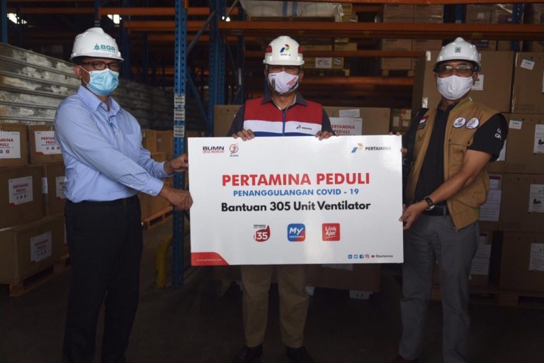 Pertamina Serahkan 305 Ventilator untuk RS BUMN di Indonesia