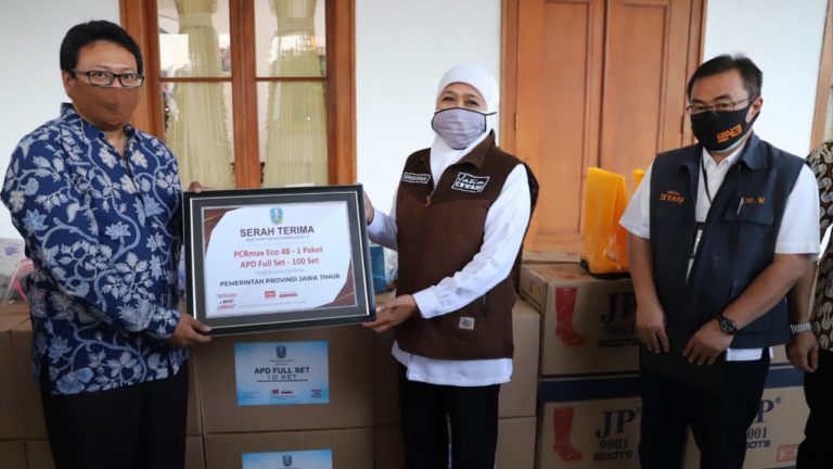 Pertama Kali, Pemprov Jatim Terima Bantuan Alat PCR Terlengkap dari Yayasan Stapa Center