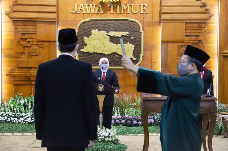Lantik Busrul Iman Jadi Dirut, Khofifah Minta Bank Jatim Siapkan Strategi Hadapi New Normal