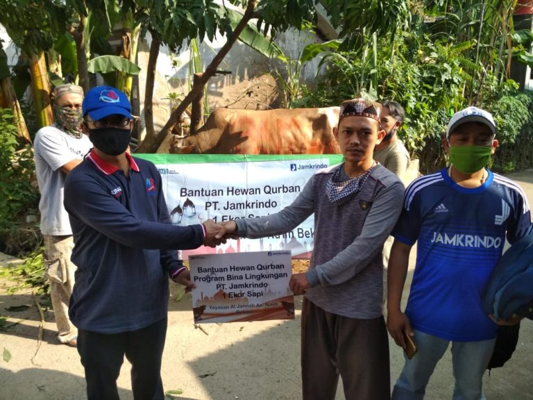 Jamkrindo Salurkan Hewan Kurban untuk Masyarakat Terdampak Covid-19