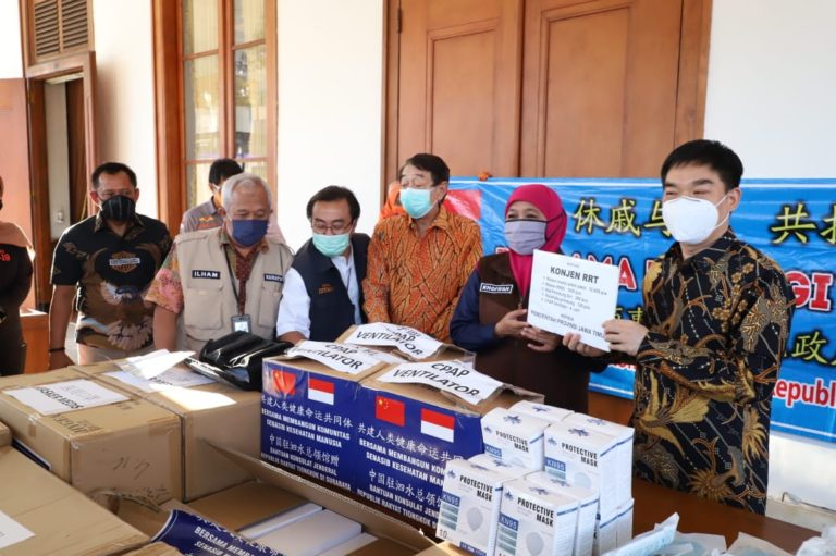 Dukung Gerakan Jatim Bermasker, Khofifah Terima Bantuan 71 Ribu Masker