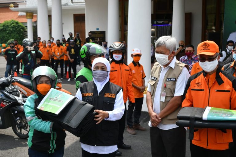 Gandeng Ojol dan PT Pos, Khofifah Perluas Layanan Lumbung Pangan ke 28 Daerah Jatim