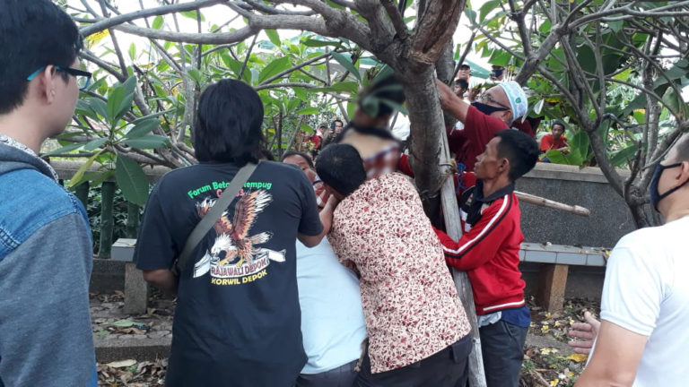 Memilukan! Pria Paruh Baya di Depok Akhiri Hidup dengan Gantung Diri Dekat Pusara