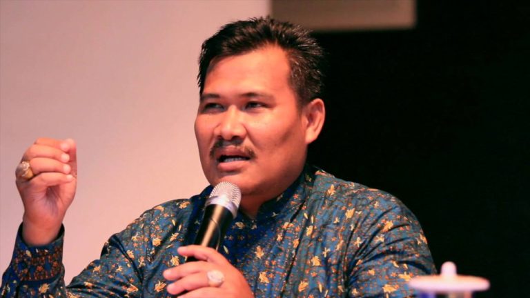 Dilema Berdiri di Tengah-tengah, untuk Relasi Imbang (?)