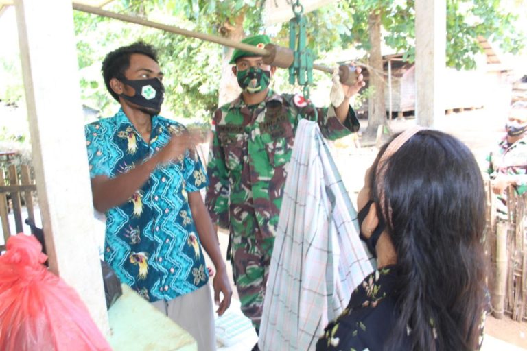 Gandeng Puskesmas, Yonif 125 Gelar Posyandu di Kondo