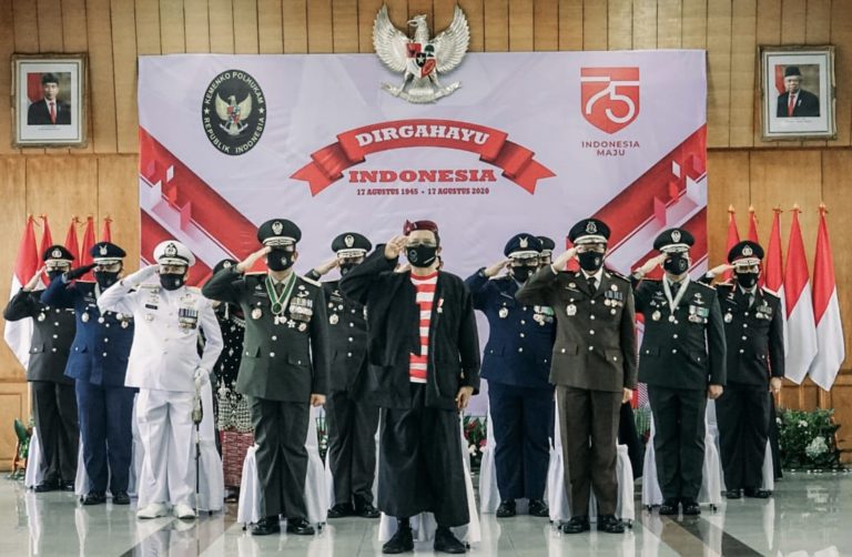 Pakai Baju Sakera, Menko Polhukam: Orang Madura Bangga Indonesia Merdeka