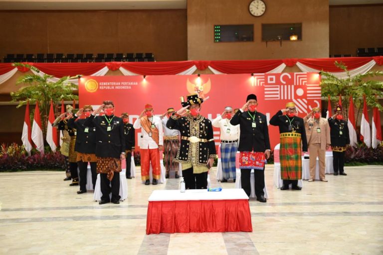 Keren, Mendes dan Eselon I Upacara Gunakan Busana Tradisional