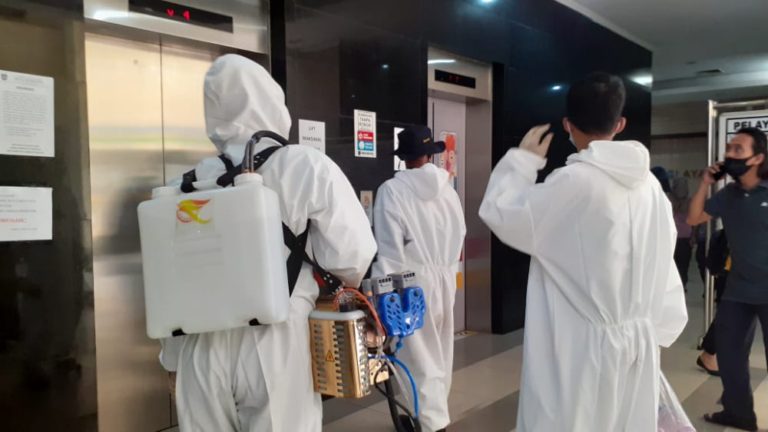 ‘Tim Wuhan’ Sterilkan Balai Kota Depok