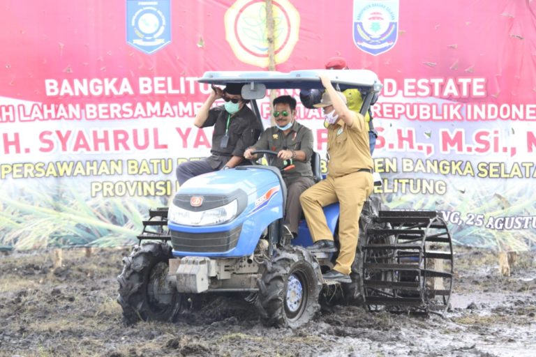 Tingkatkan Produksi Pangan Nasional, Mentan SYL Tanam Padi di Bangka Selatan