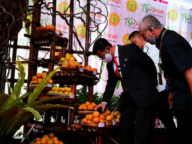 Mentan Resmikan Taman Sains Pertanian Jeruk di Malang