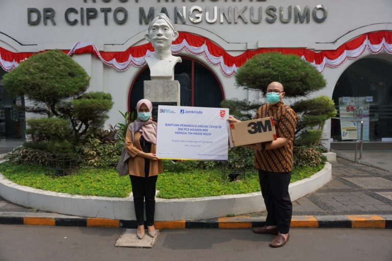 Jamkrindo Peduli Beri Bantuan Masker N95 ke RSCM
