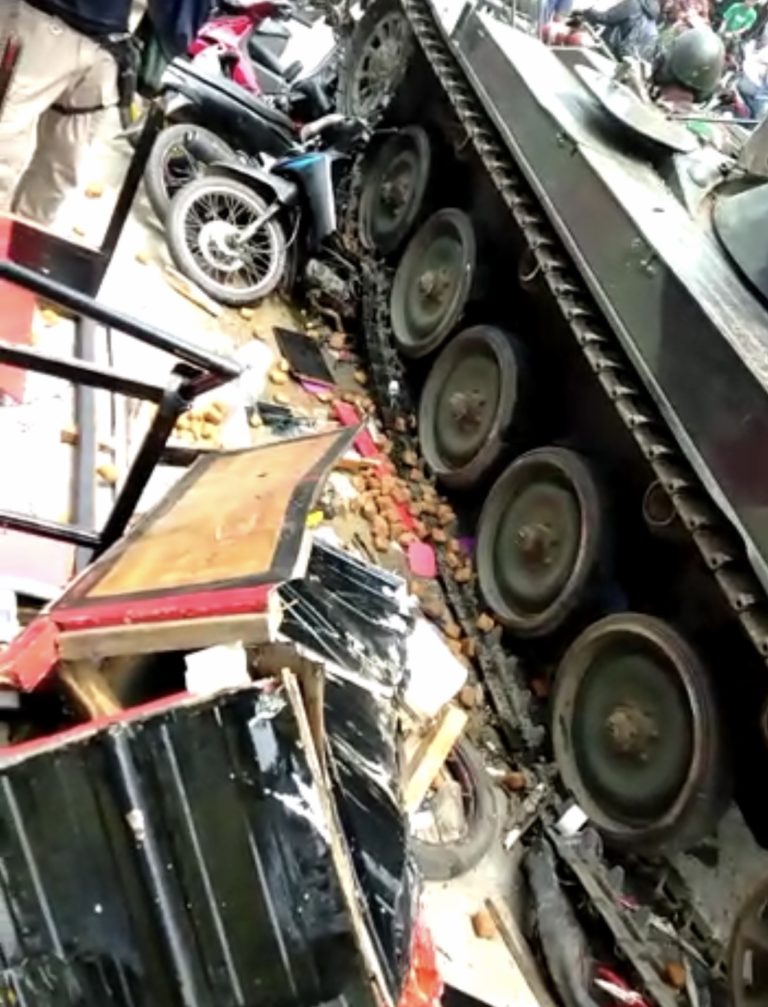 TNI Benarkan Kecelakaan Tank Menabrak Gerobak Gorengan