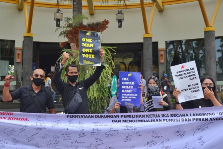 Alumni Tolak Hasil Mubes IKA Unpad 2020