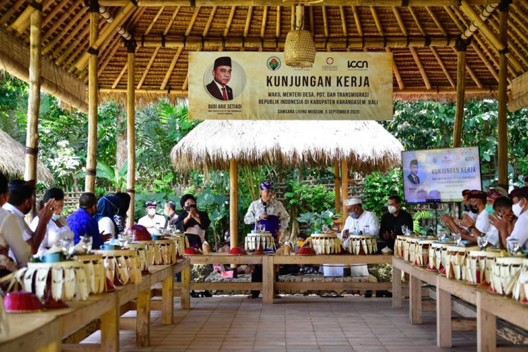 Wamendes minta Kades Libatkan Anak Muda dalam Pembangunan Desa