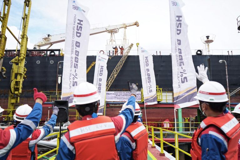 Pertamina Berhasil Ekspor Perdana HSD 0.005-%S Senilai USD 9.5 Juta