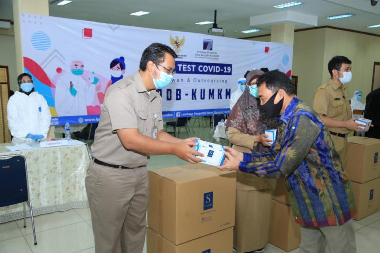 Bantu Tenaga Medis Jakarta, LPDB-KUMKM Kucurkan Bantuan 30 Ribu Masker