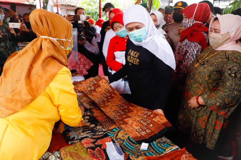 Gubernur Khofifah Minta Pengrajin Daftarkan Inovasi Desain Batik ke HAKI