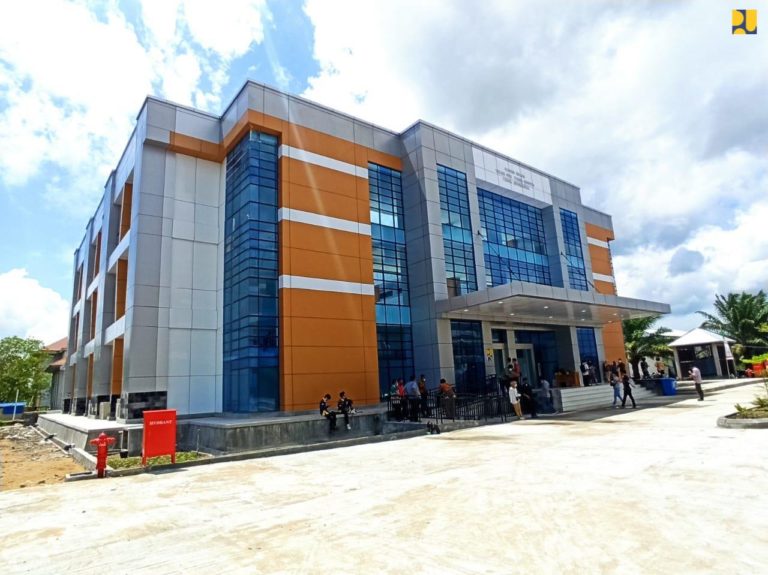 Kementerian PUPR Serahterimakan Gedung Kuliah I Laboratorium Politeknik Negeri Ketapang Senilai Rp 36,37 Miliar