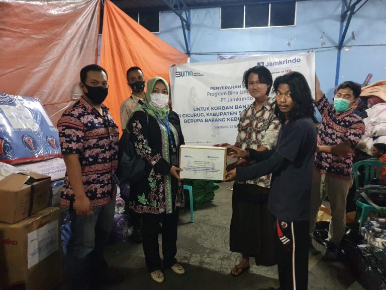 Jamkrindo Salurkan Bantuan untuk Korban Banjir Bandang Sukabumi