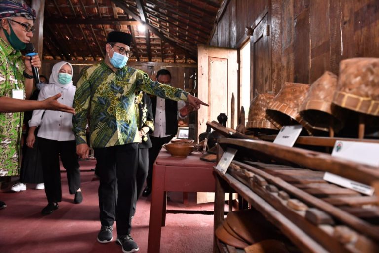 Resmikan Desa Wisata di Bojonegoro, Mendes Minta Pengelola Perhatikan Prokes Pengunjung