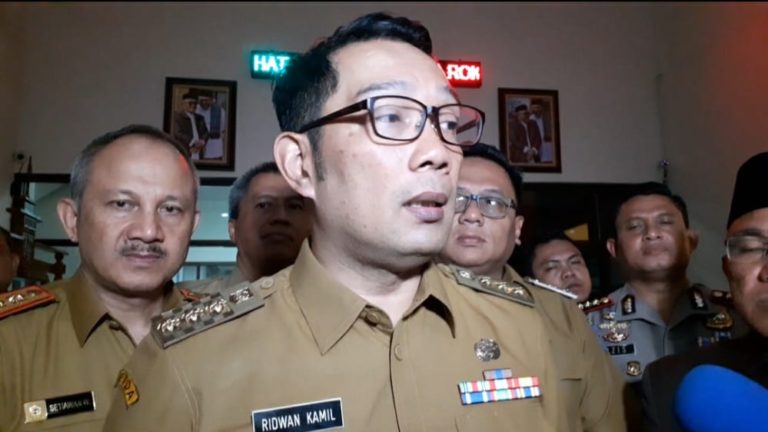 Soal Kerumunan Rizieq, Kang Emil: Kenapa Peristiwa di Bandara Tak Diperiksa?