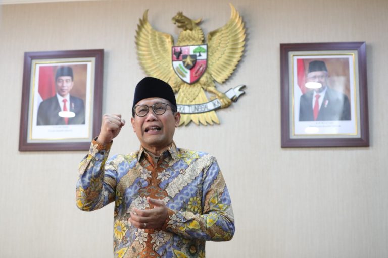 Mendes PDTT Gaungkan Penggunaan Batik Hingga ke Desa Selama Sebulan