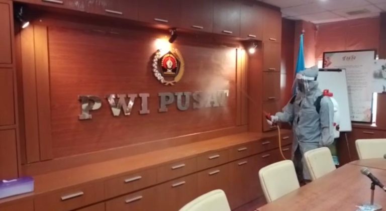 Kantor Media Diimbau Lakukan Penyeprotan Disinfektan Rutin