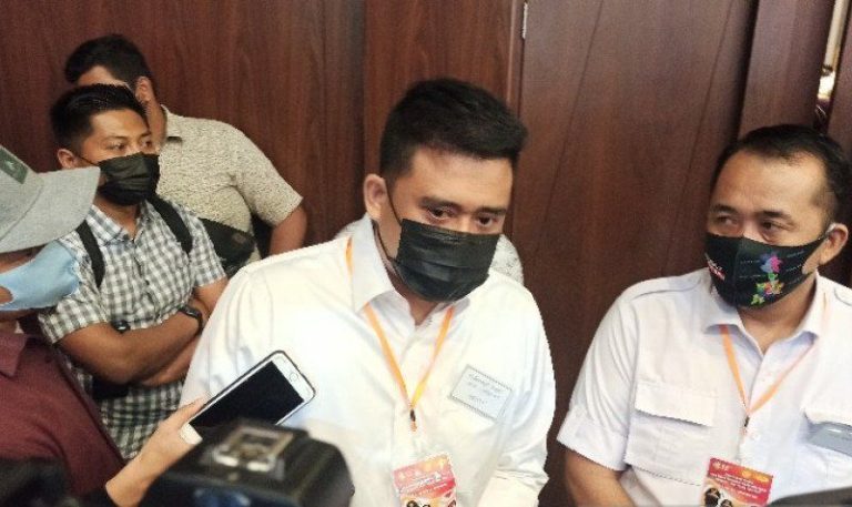 Menantu Jokowi Sukseskan Vaksinasi Massal di Medan