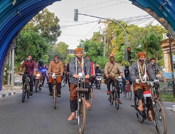 Daftar Pilkada Gibran  Teguh Kompak Pakai Baju  Adat Jawa