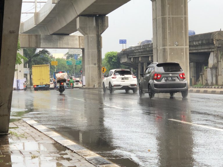 Hujan Mengguyur, Lalin Arah Lebak Bulus Tersendat