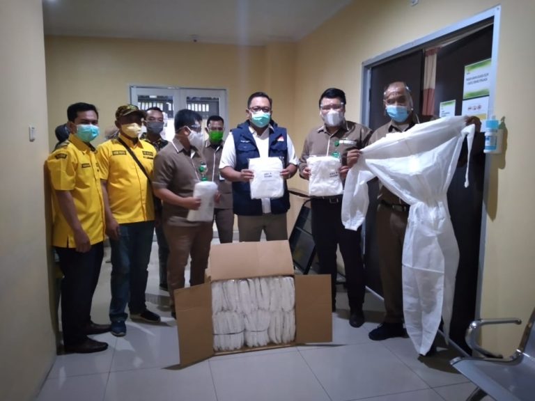 Dukung Nakes Lawan Covid-19, Pradi Supriatna Berikan 1000 APD ke RS Arafiq Depok