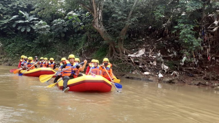 Siaga Bencana, Damkar Depok Sisir Sungai Ciliwung