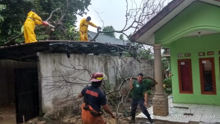Waduh! Dua Rumah di Depok Rusak Diterjang Puting Beliung
