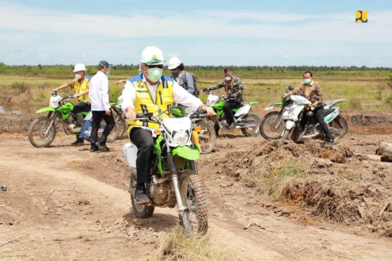 Menteri Basuki Pastikan Sistem Irigasi Kawasan Food Estate Kalteng Mengalir Baik