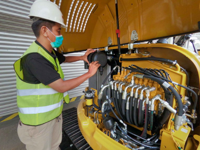 Dukung Percepatan PEN, Trakindo Luncurkan Dozer dan Minihex Terbaru