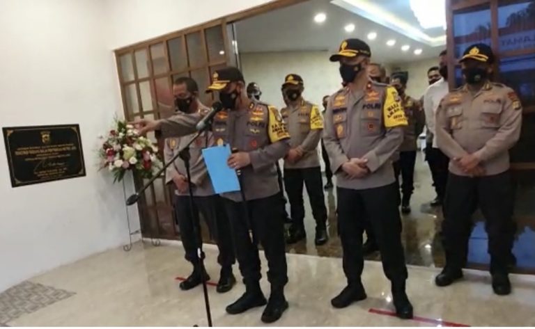 Kapolda Metro Dukung Pangdam Jaya Copot Baliho Rizieq Shihab