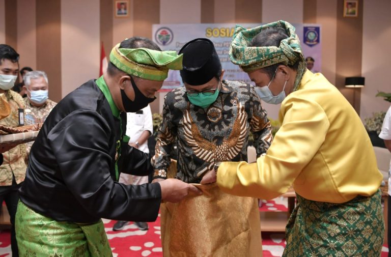 Mendes PDTT diberi Penghargaan Adat Bangka Belitung dengan Gelar Datuk Redondo