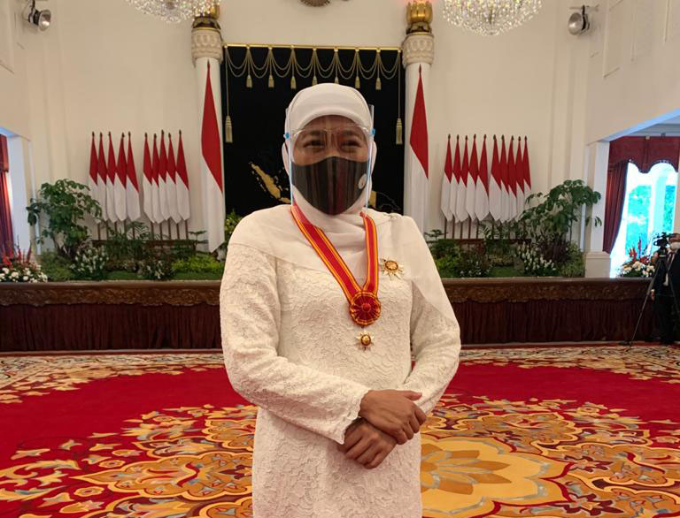 Dinilai Berjasa Bagi Indonesia, Khofifah Terima Anugerah Bintang Mahaputra Utama