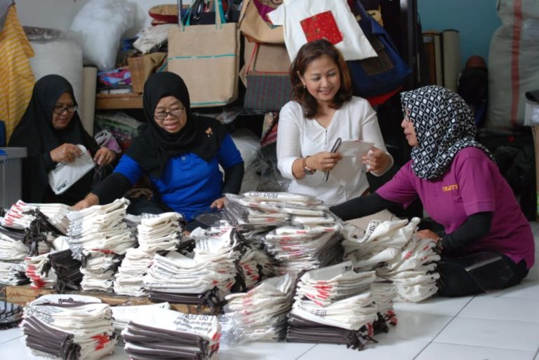 Dorong UMKM Naik Kelas, Simak Cerita Binaan Pertamina Berdayakan Perempuan Lewat Komunitas Tangan Terampil