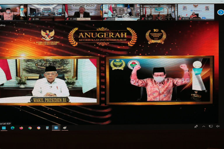 Kemendes PDTT Raih Anugerah Keterbukaan Informasi Publik 2020