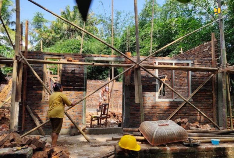 Program Padat Karya Bedah Rumah PUPR Capai 93,46% dan Serap 287.006 Tenaga Kerja
