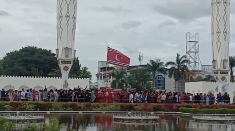 Milad Ke 44 Gam Bendera Bulan Bintang Berkibar Di Masjid Baiturrahman