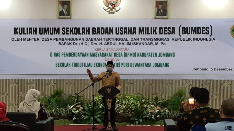 Kuliah Umum, Gus Menteri: BUMDes tidak Boleh Ganggu Ekonomi Warga