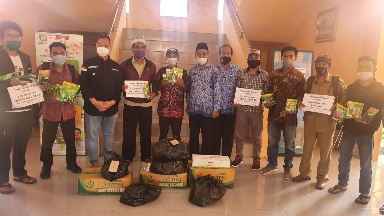 Komisi IV DPR Salurkan Bantuan Benih Hortikultura Kementan ke Petani Sumbawa