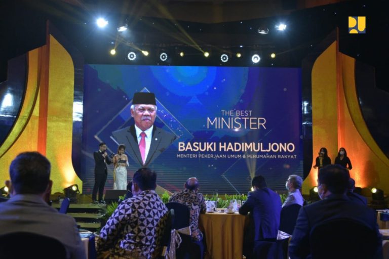 Menteri PUPR Terima Penghargaan The Best Minister Pada CNBC Indonesia Award 2020