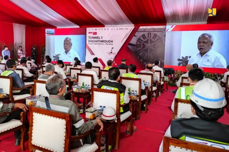 Menteri PUPR Apresiasi Tembusnya Terowongan 1 Kereta Cepat Jakarta-Bandung