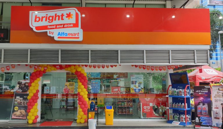 Kolaborasi Pertamina-Alfamart Manjakan Pelanggan SPBU