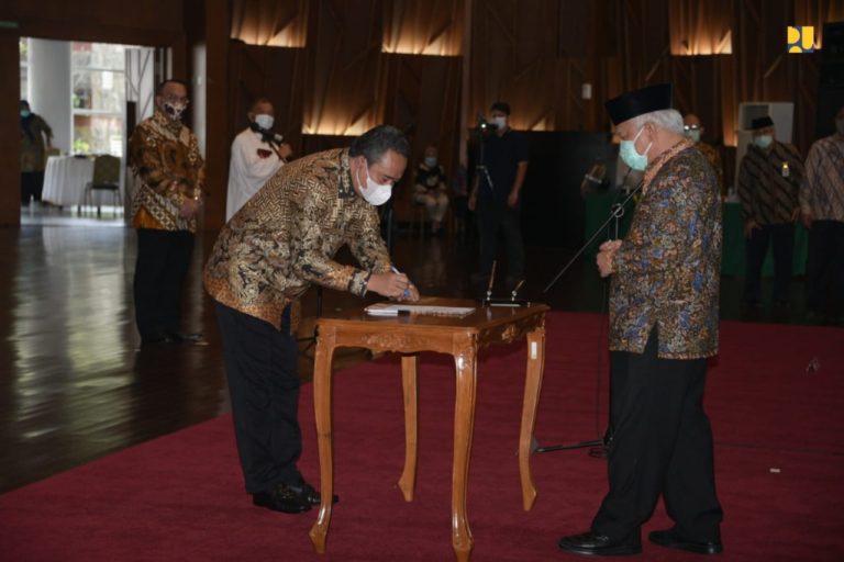 Menteri Basuki Lantik Pengurus LPJKN Periode 2021-2024