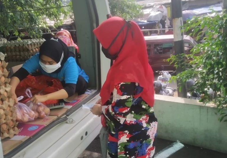 Bantu Masyarakat, Pasar Mitra Tani Kementan Gelar Pasar Murah Telur dan Cabai