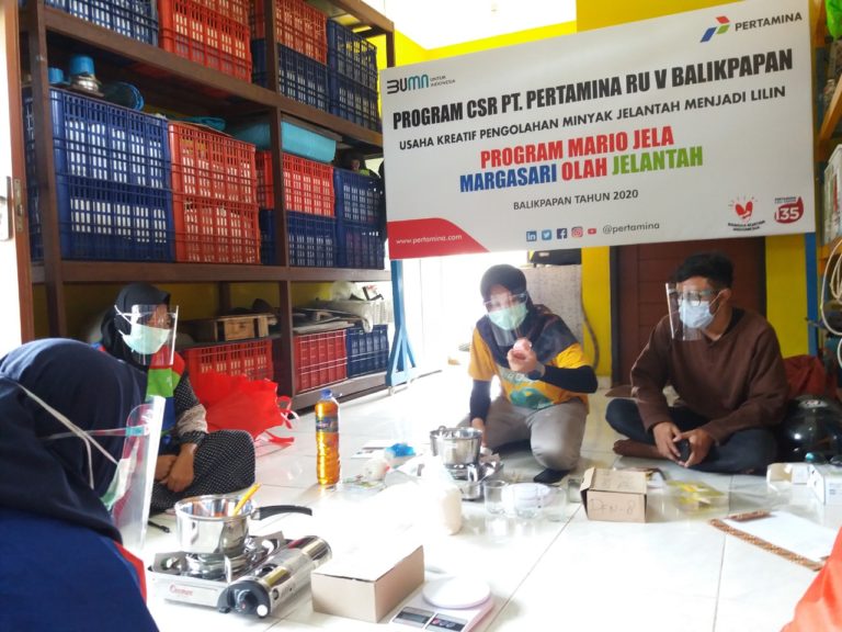 Pertamina Latih Warga Manfaatkan Minyak Jelantah Menjadi Lilin